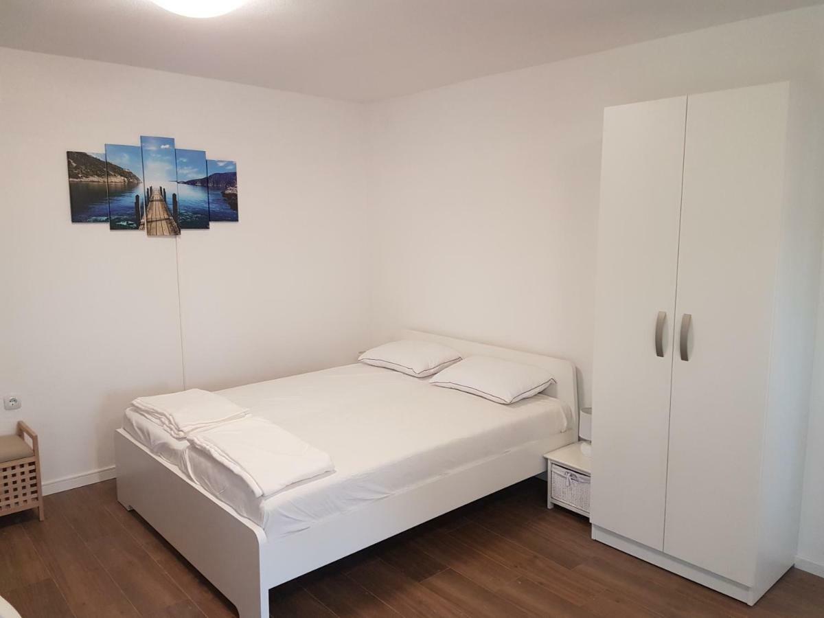 Apartments Jungic, Rab Banjol エクステリア 写真